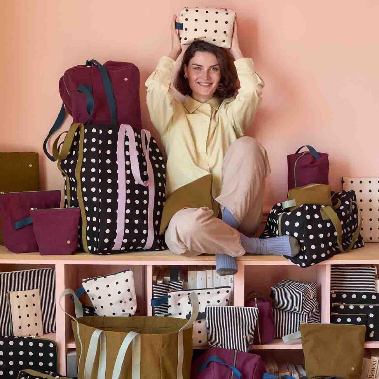 pochette mio ecru, colore ecru, taglia 14 x 19 x 1. dettaglio del prodotto da bagno