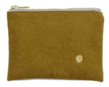 pochette iona noci, colore noci, taglia 11 x 14 x 1. dettaglio del prodotto da bagno