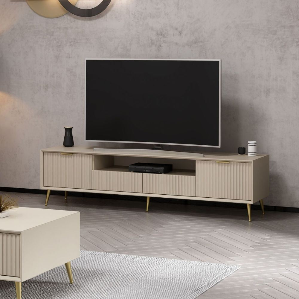 porta tv kale con 4 ante effetto cannettato e nicchia a giorno colore cashmere con maniglie e piedini oro, mobile porta TV moderno con ripiani e vani contenitori