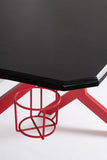 scrivania gaming in legno e pvc nero con base acciaio rosso, 118 x 65 cm, ambientazione d’arredo con il prodotto protagonista