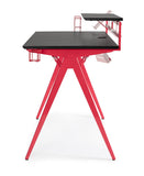 scrivania gaming in legno e pvc nero con base acciaio rosso, 135,5 x 60 cm, ambientazione d’arredo con il prodotto...