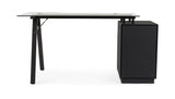 scrivania charlie in vetro temperato e base acciaio nero, con cassettiera 150,5 x 80 cm, ambientazione d’arredo con il...