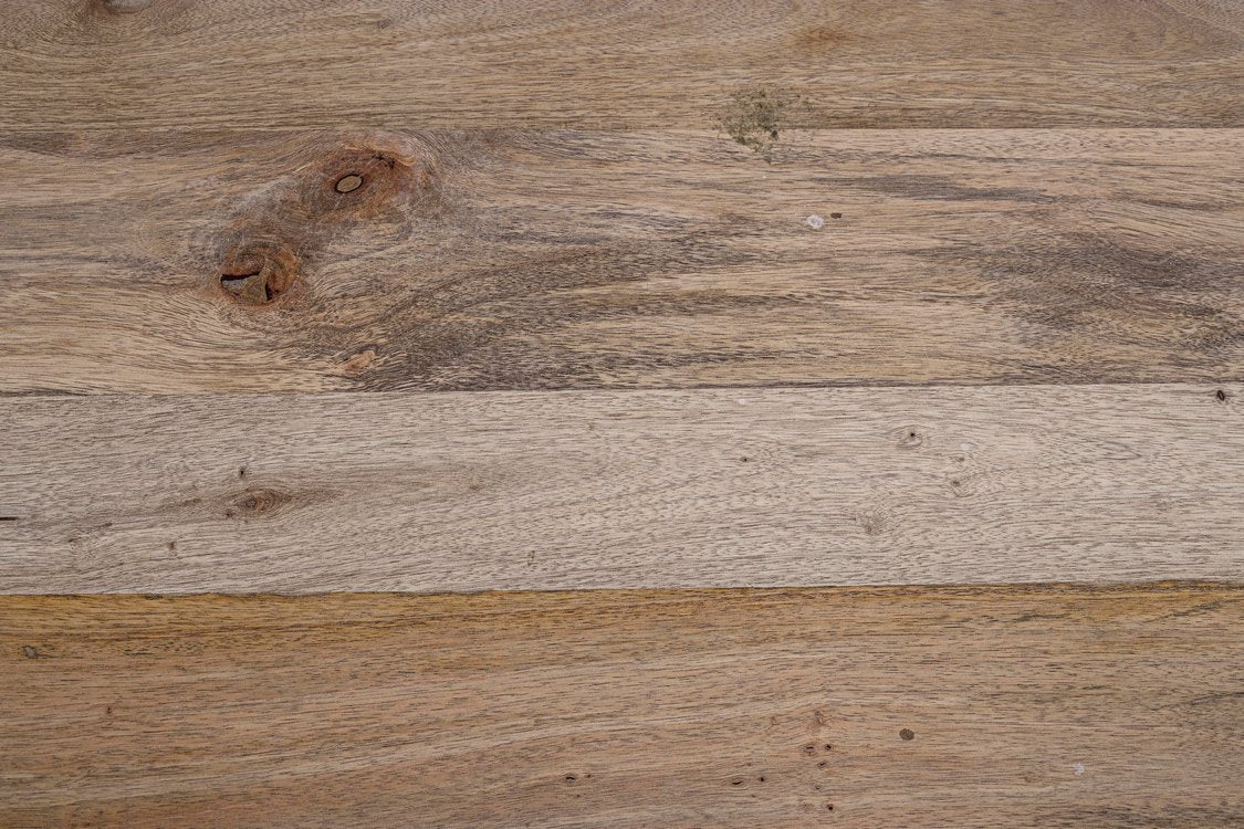 scrivania manchester in legno di mango e acciaio nero, 120×60 cm, ambientazione d’arredo con il prodotto protagonista