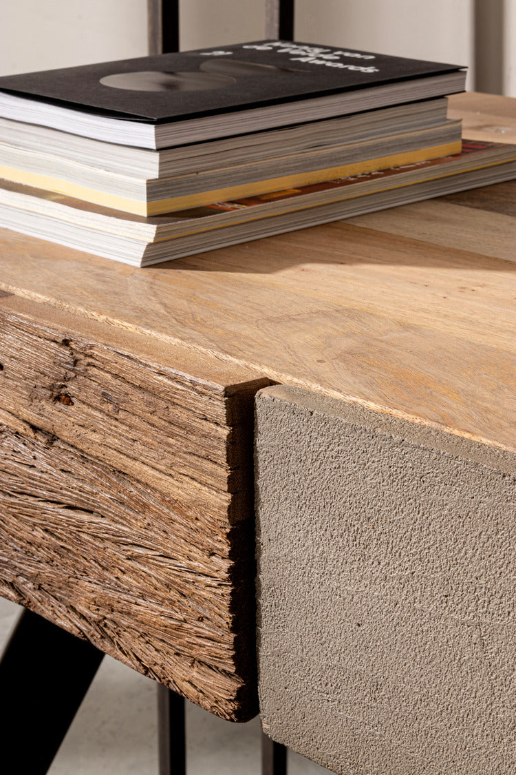 scrivania manchester in legno di mango e acciaio nero, 120×60 cm, ambientazione d’arredo con il prodotto protagonista