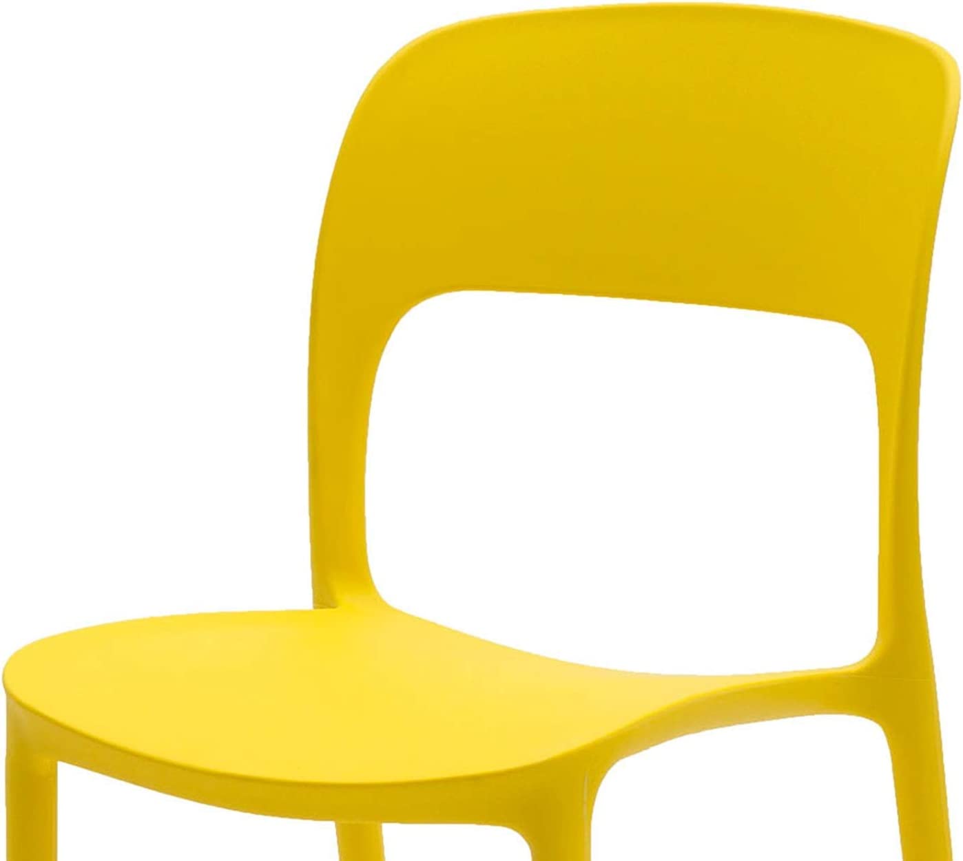 set di 4 sedie fuerteventura in polipropilene gialle, ambientazione su terrazza, veranda o prato