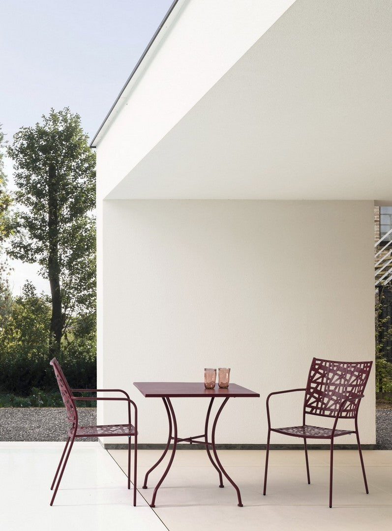 set di 4 sedie kelsie bordeaux, modello outdoor dal design moderno e pratico