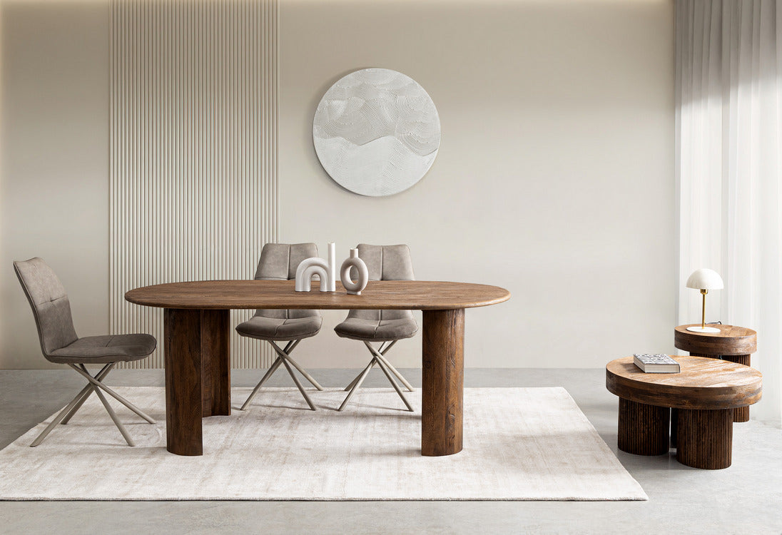 set di 2 sedie kepler in similpelle tortora e gambe incrociate beige, struttura solida e stabile, adatta a ogni ambiente