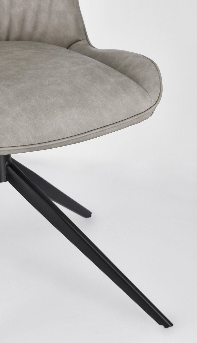 set di 2 sedie jordan in similpelle grigio e gambe acciaio nere, facile da abbinare a qualsiasi stile d’arredo