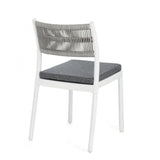 set di 4 sedie alvin in polipropilene bianco e corda intrecciata grigio chiaro, impilabili, dettaglio della finitura in...