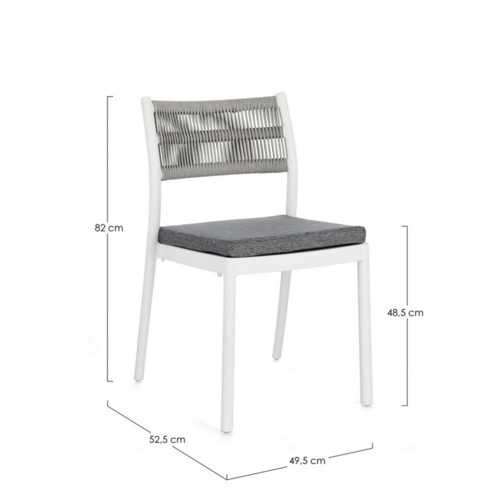 set di 4 sedie alvin in polipropilene bianco e corda intrecciata grigio chiaro, impilabili, ambientazione su terrazza,...