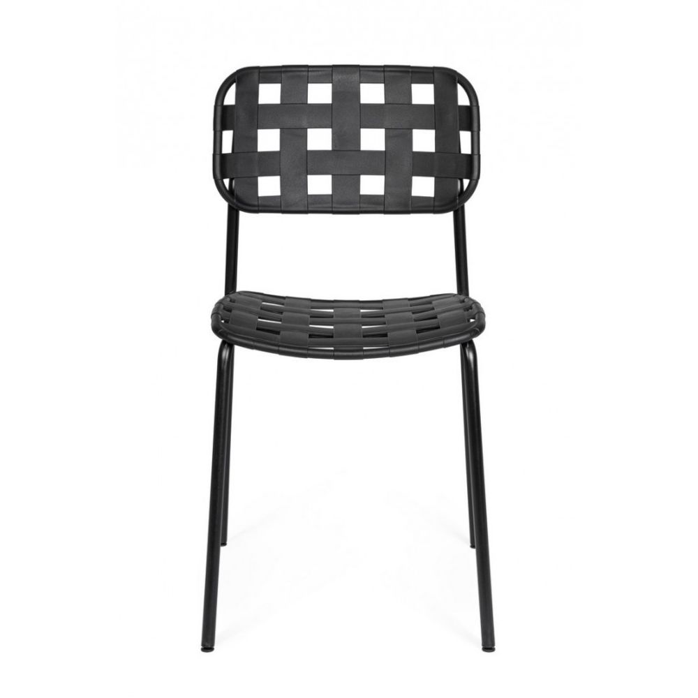 set di 4 sedie clover in polipropilene nero e struttura acciaio, impilabile, ambientazione su terrazza, veranda o prato