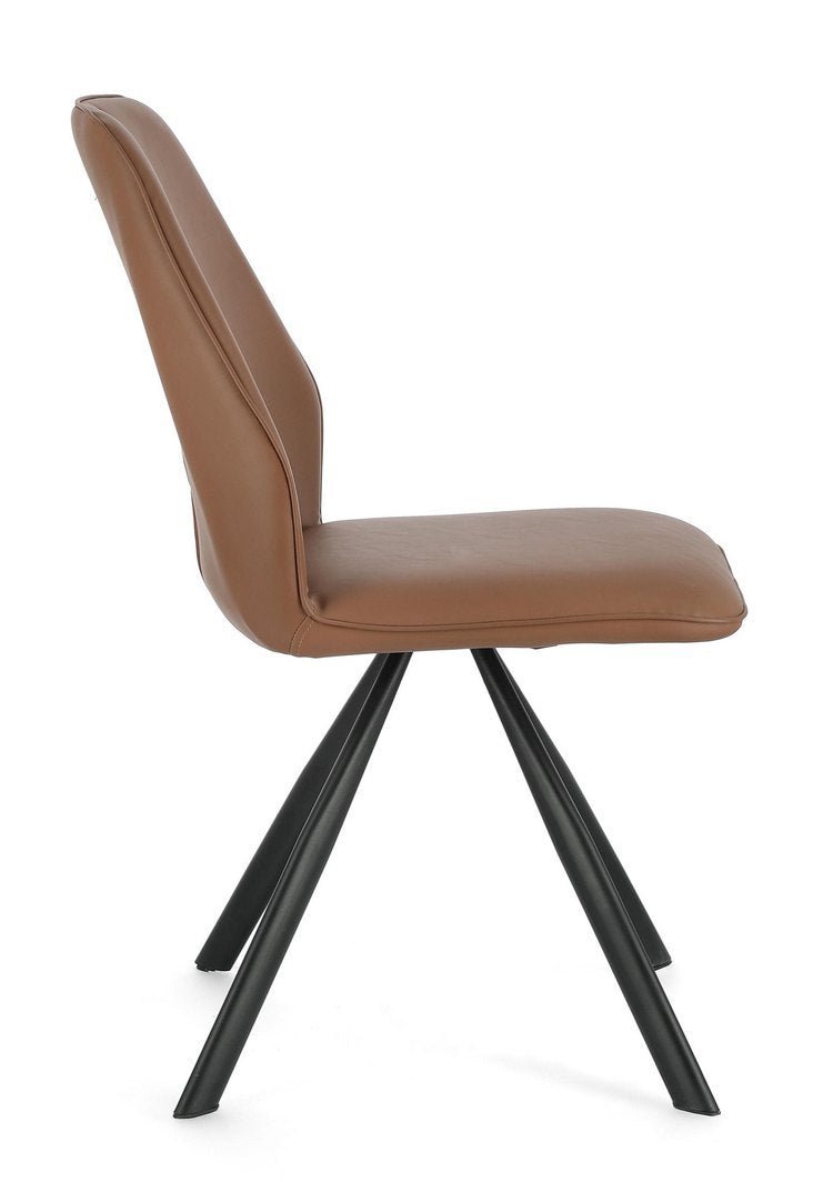 set di 4 sedie maxwell similpelle cognac e gambe acciaio cromato, vista ambientata attorno a un tavolo da pranzo