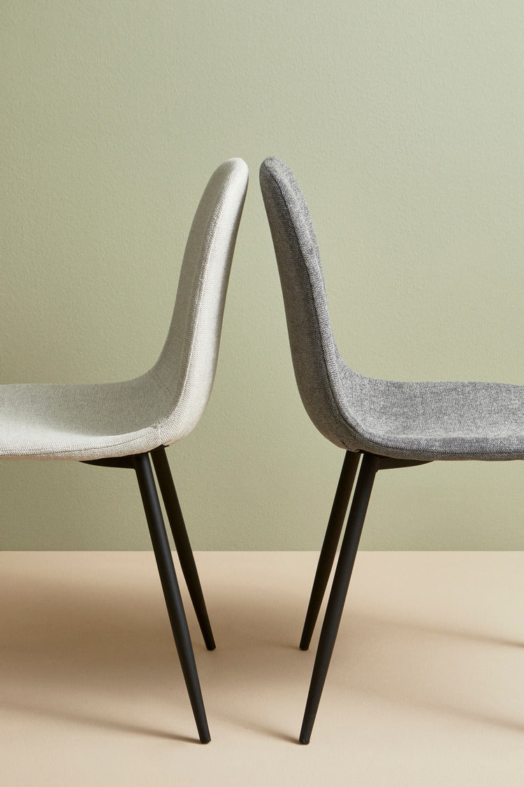 set di 4 sedie irelia in tessuto grigio scuro e acciaio antracite, struttura solida e stabile, adatta a ogni ambiente