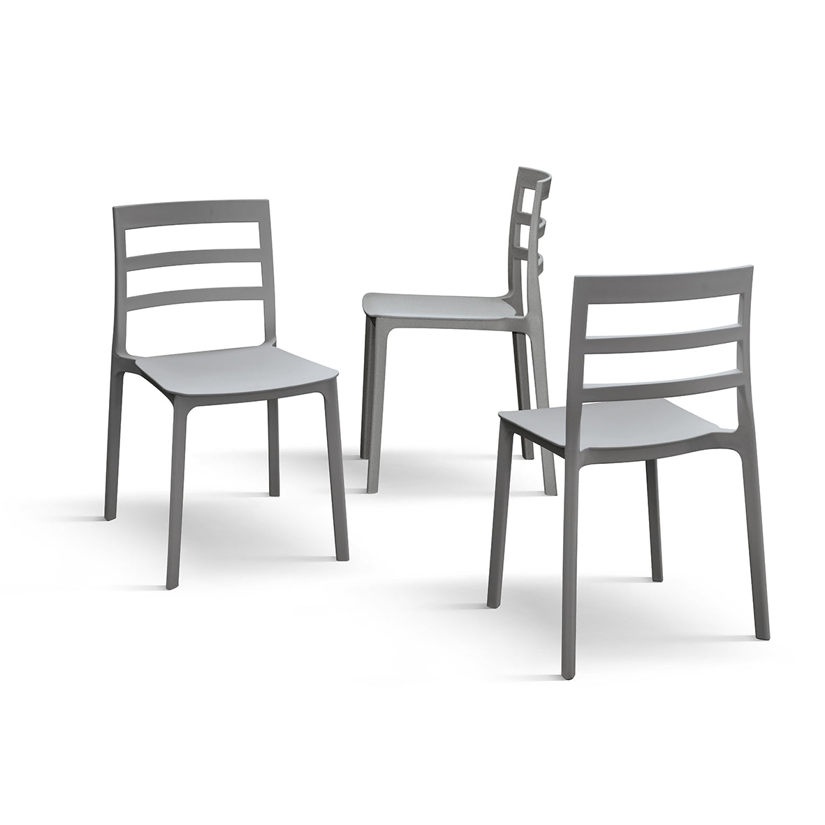 set di 4 sedie malaga in polipropilene grigio, dettaglio della finitura in metallo, plastica o legno trattato