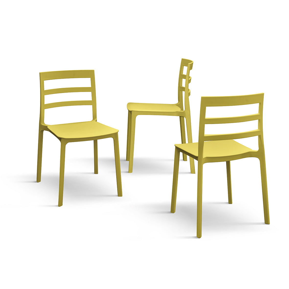 set di 4 sedie malaga in polipropilene giallo, dettaglio della finitura in metallo, plastica o legno trattato