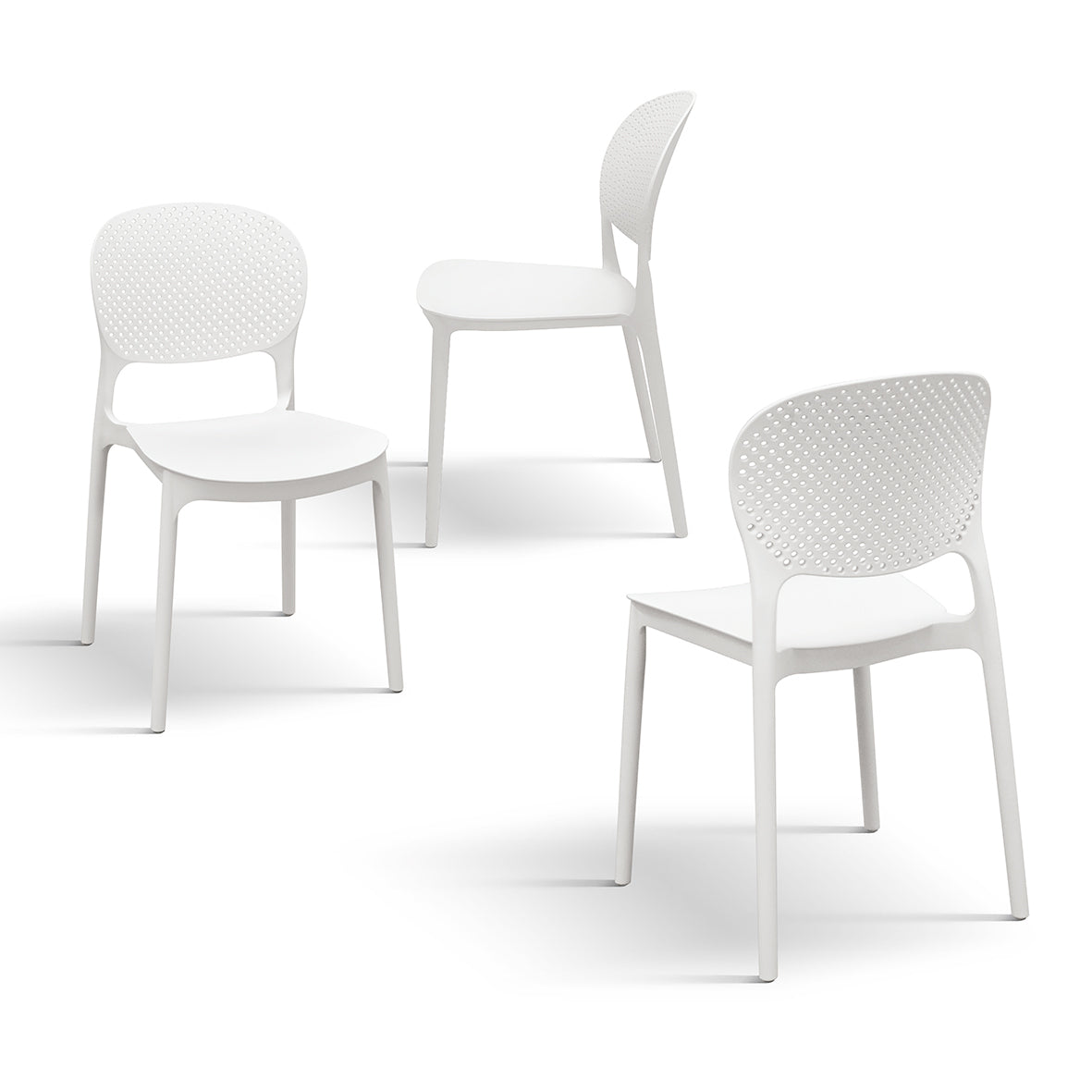 set di 4 sedie alicante in polipropilene bianco, ambientazione su terrazza, veranda o prato