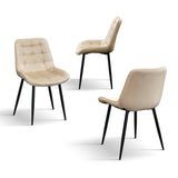 set di 4 sedie barcellona rivestite in velluto beige e gambe in metallo nero, vista ambientata attorno a un tavolo da pranzo