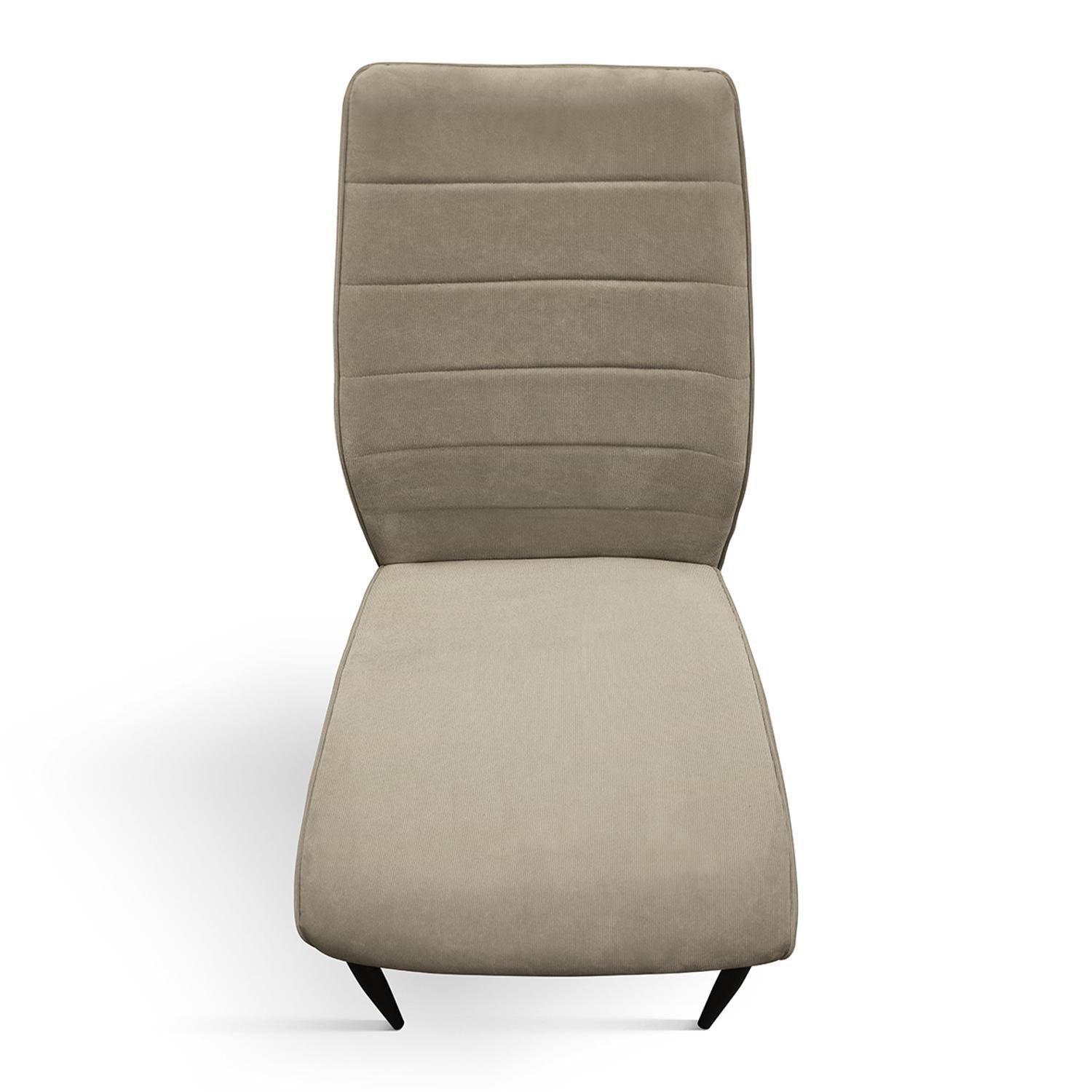 set di 4 sedie lubiana in tessuto beige e gambe in metallo nero opaco, seduta ergonomica per comfort quotidiano