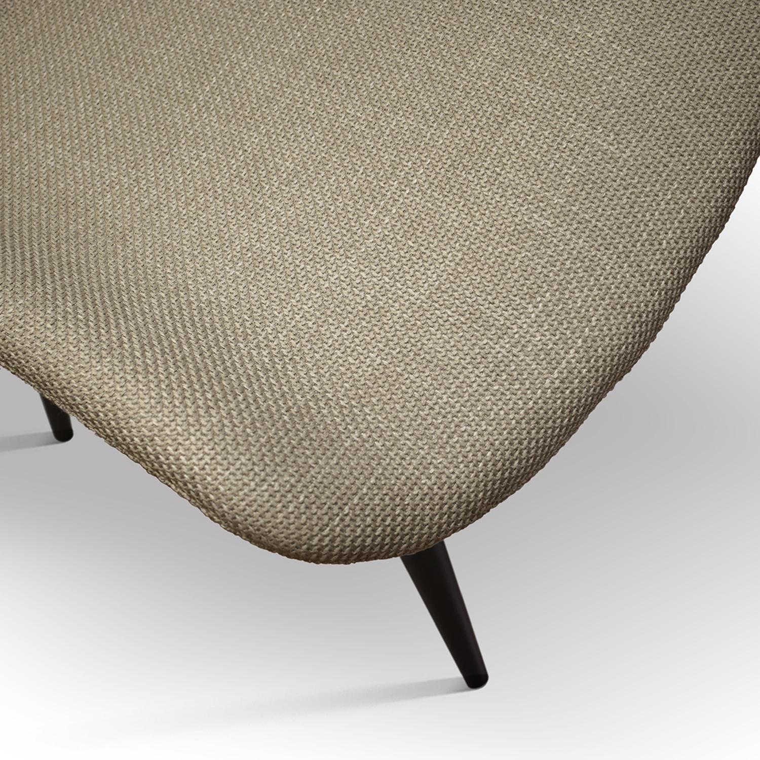 set di 4 sedie vienna in tessuto beige e gambe in metallo nero, facile da abbinare a qualsiasi stile d’arredo