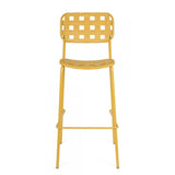 set di 4 sgabelli clover in polipropilene giallo e struttura acciaio, impilabili, ambientazione in giardino o accanto a...