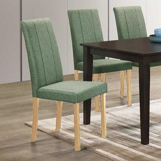 sedia tom in legno colore rovere con seduta in tessuto colore verde, dettaglio dell’imbottitura morbida e confortevole
