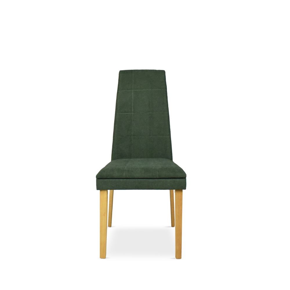 sedia tim in legno colore rovere e seduta in tessuto verde, vista ambientata in soggiorno o sala da pranzo