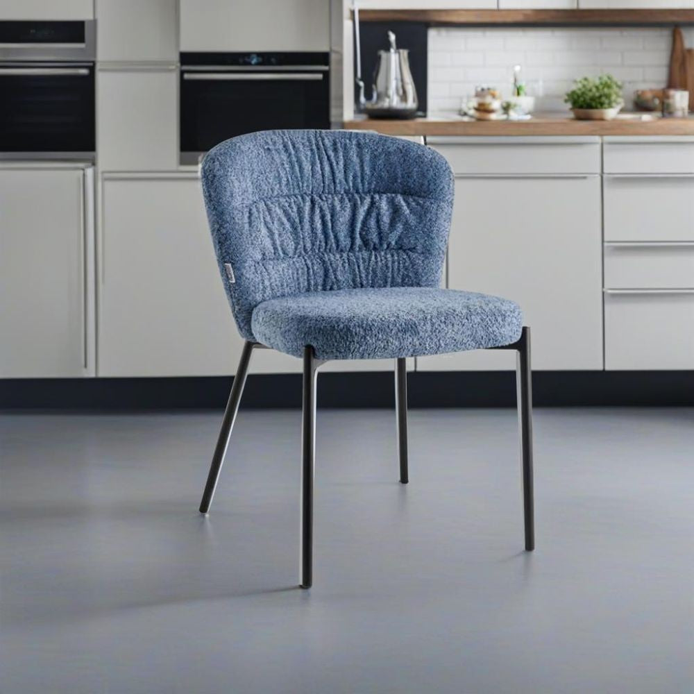 sedia imbottita cami in tessuto teddy azzurro polvere, sedia imbottita con rivestimento in tessuto o velluto