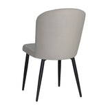 sedia barka in tessuto anka 04 colore grigio chiaro con piedi neri, vista ambientata in soggiorno o sala da pranzo