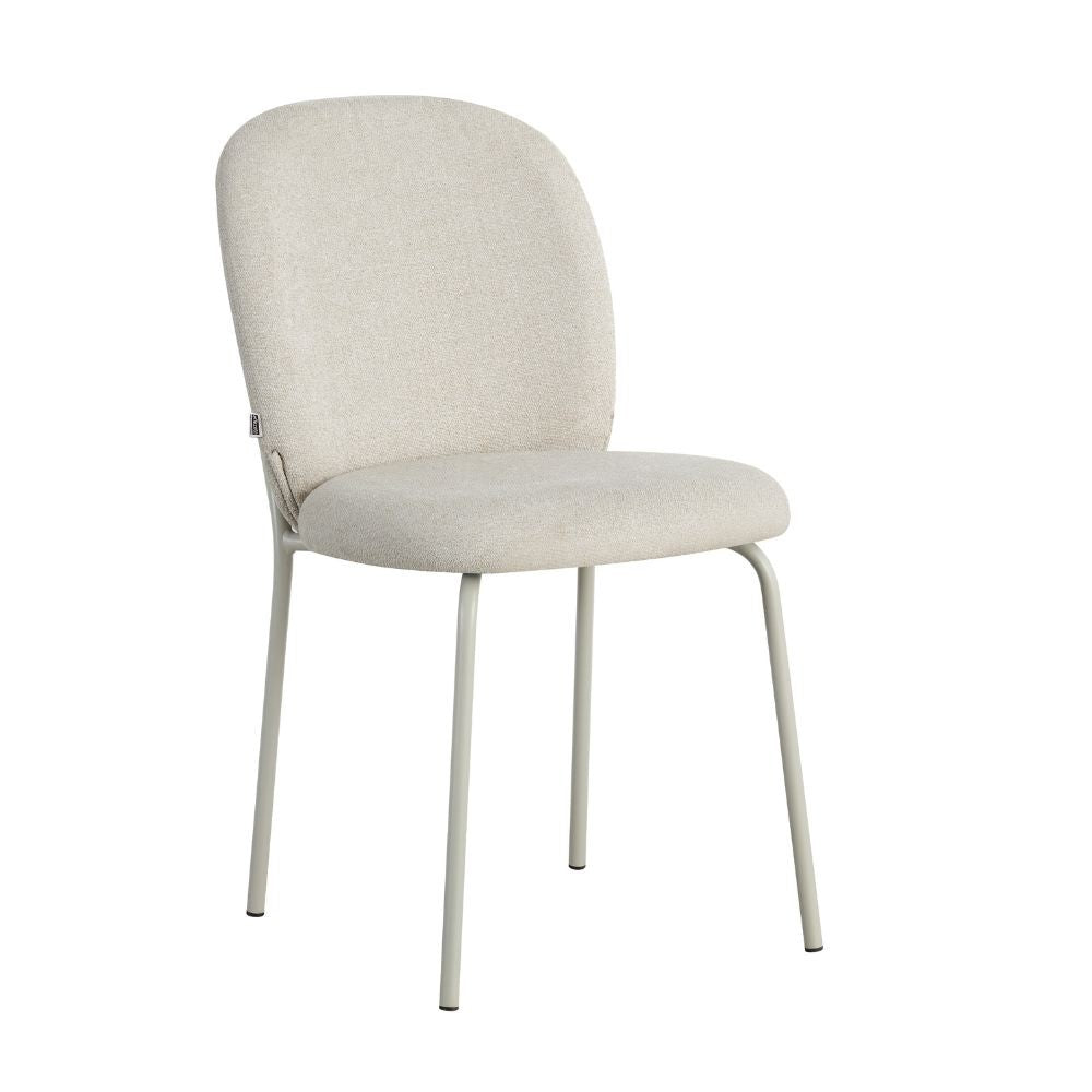 sedia imbottita turi in tessuto ecrù, dettaglio dell’imbottitura morbida e confortevole