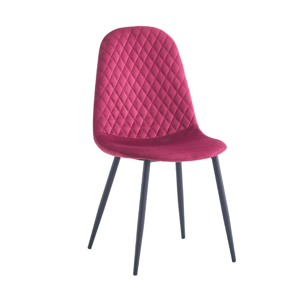 sedia imbottita bretta in vellutino colore rosso e gambe nere, dettaglio dell’imbottitura morbida e confortevole