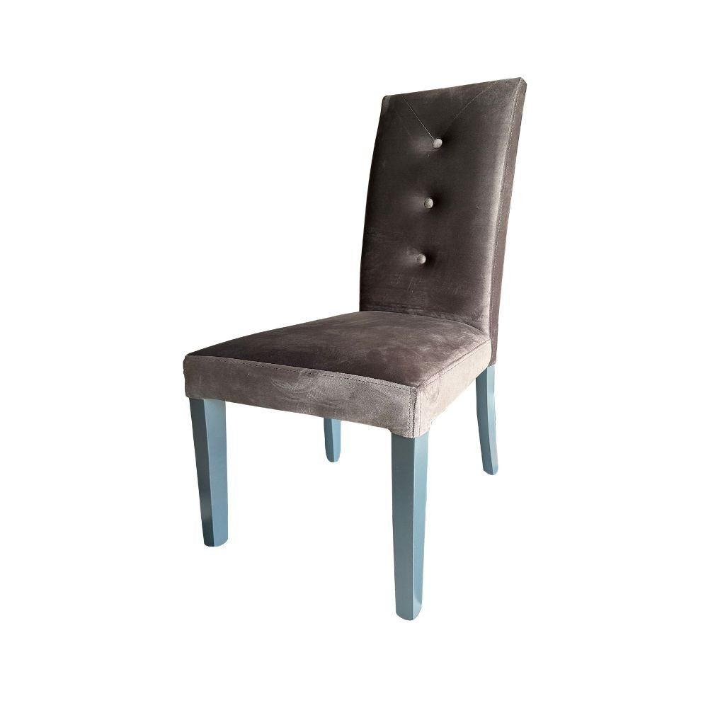 sedia montecarlo 3 bottoni velluto grigio, dettaglio dell’imbottitura morbida e confortevole