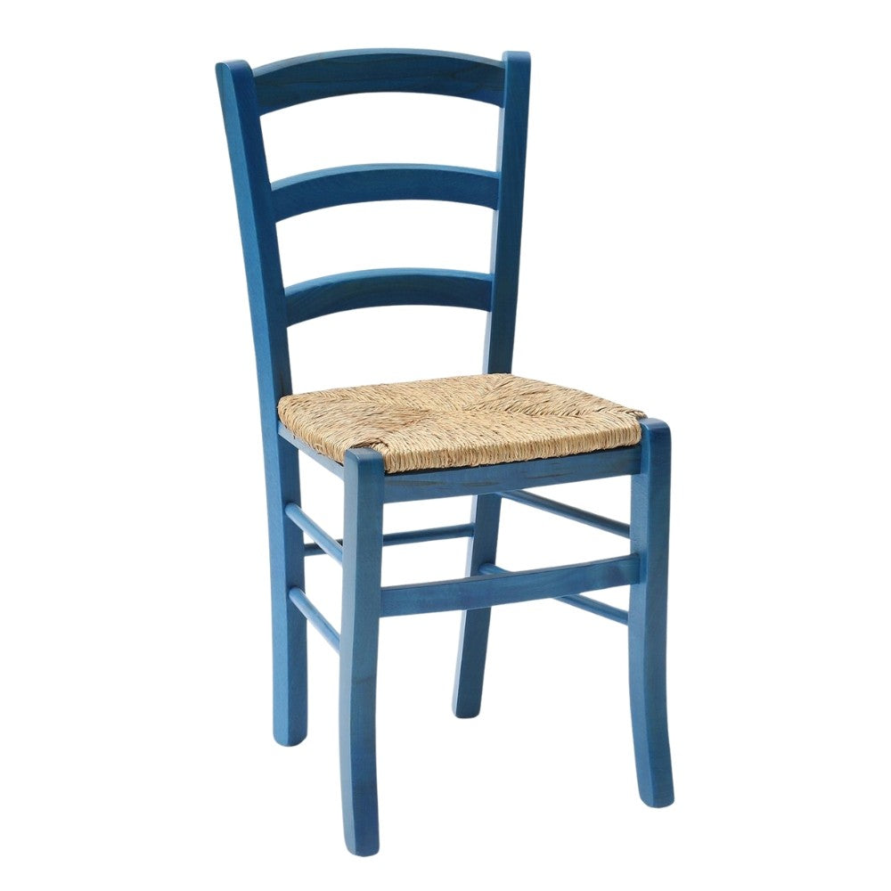 sedia venezia colore anilina celeste in legno di faggio con seduta in paglia, vista ambientata in sala da pranzo o rustico moderno