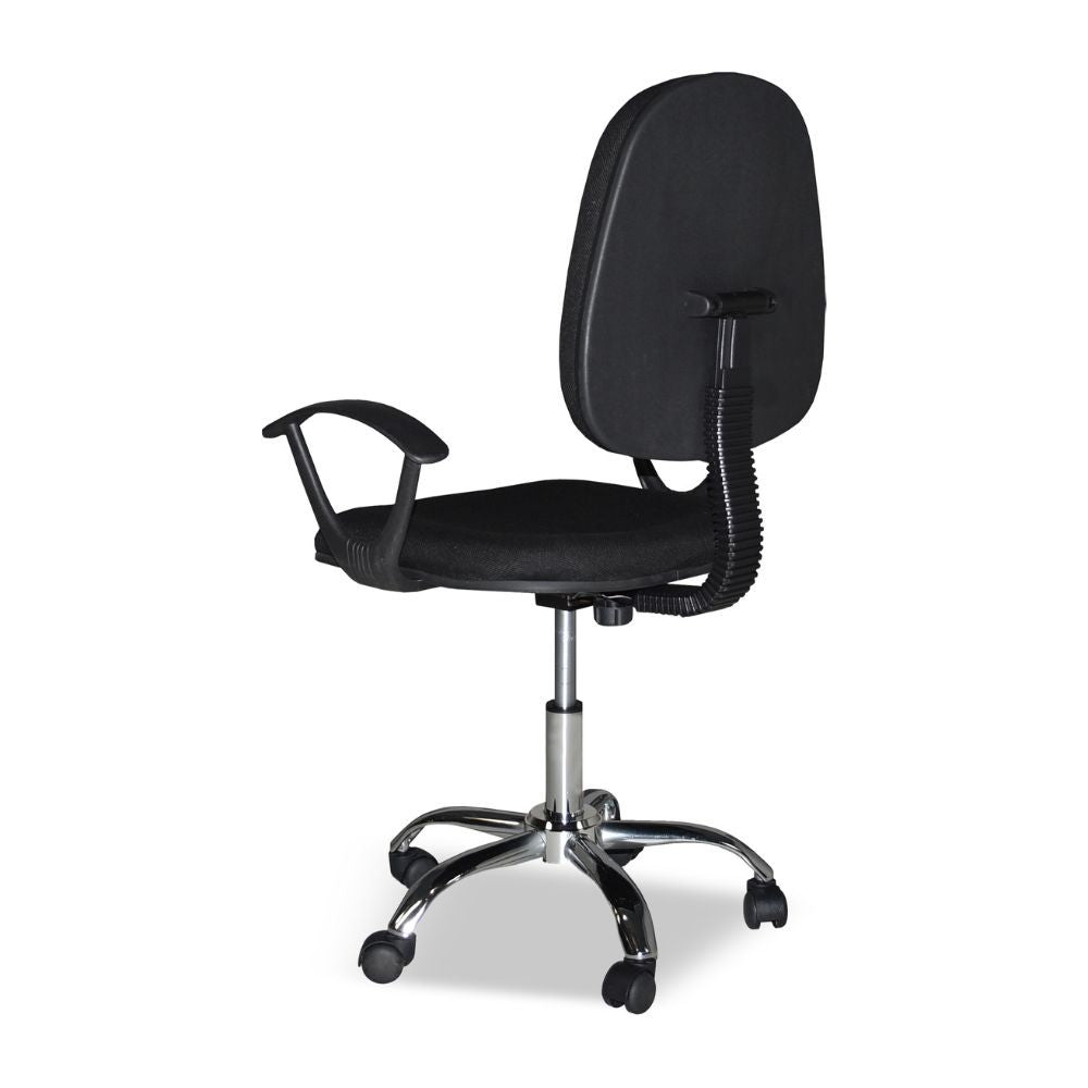 poltrona da ufficio cr131 in tessuto nero e base cromata, perfetta per lunghe sessioni di lavoro al computer