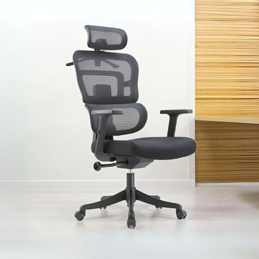 poltrona ufficio pumo con schienale in rete e poggiatesta regolabile colore nero, sedia ergonomica da ufficio per supporto lombare