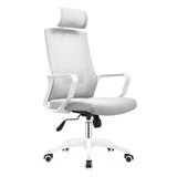 poltrona ufficio ica con schienale in rete e poggiatesta regolabile colore bianco, vista ambientata in studio o postazione di lavoro