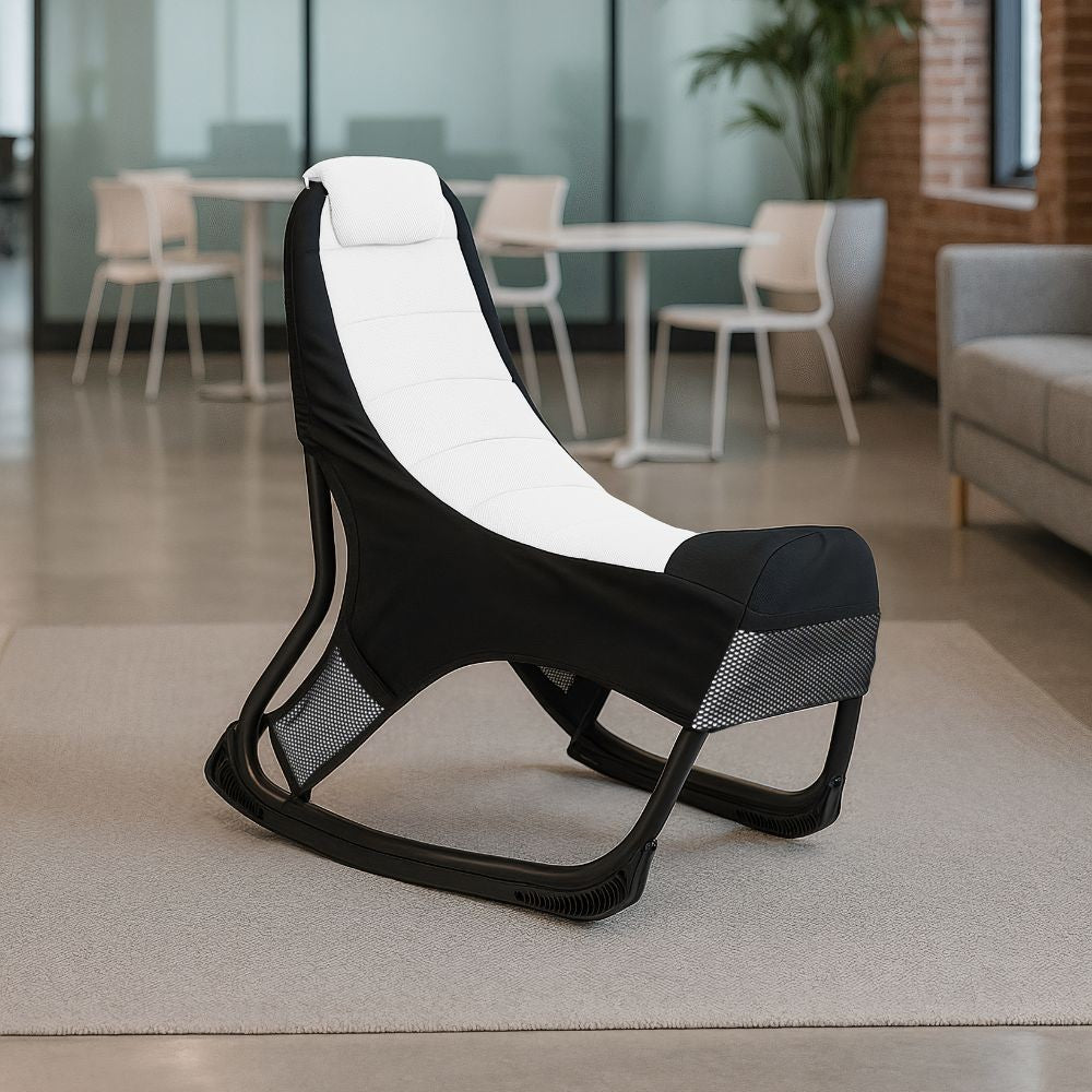 sedia gaming rocky con seduta imbottita in rete bicolore nero e bianco, dettaglio di schienale regolabile e braccioli imbottiti