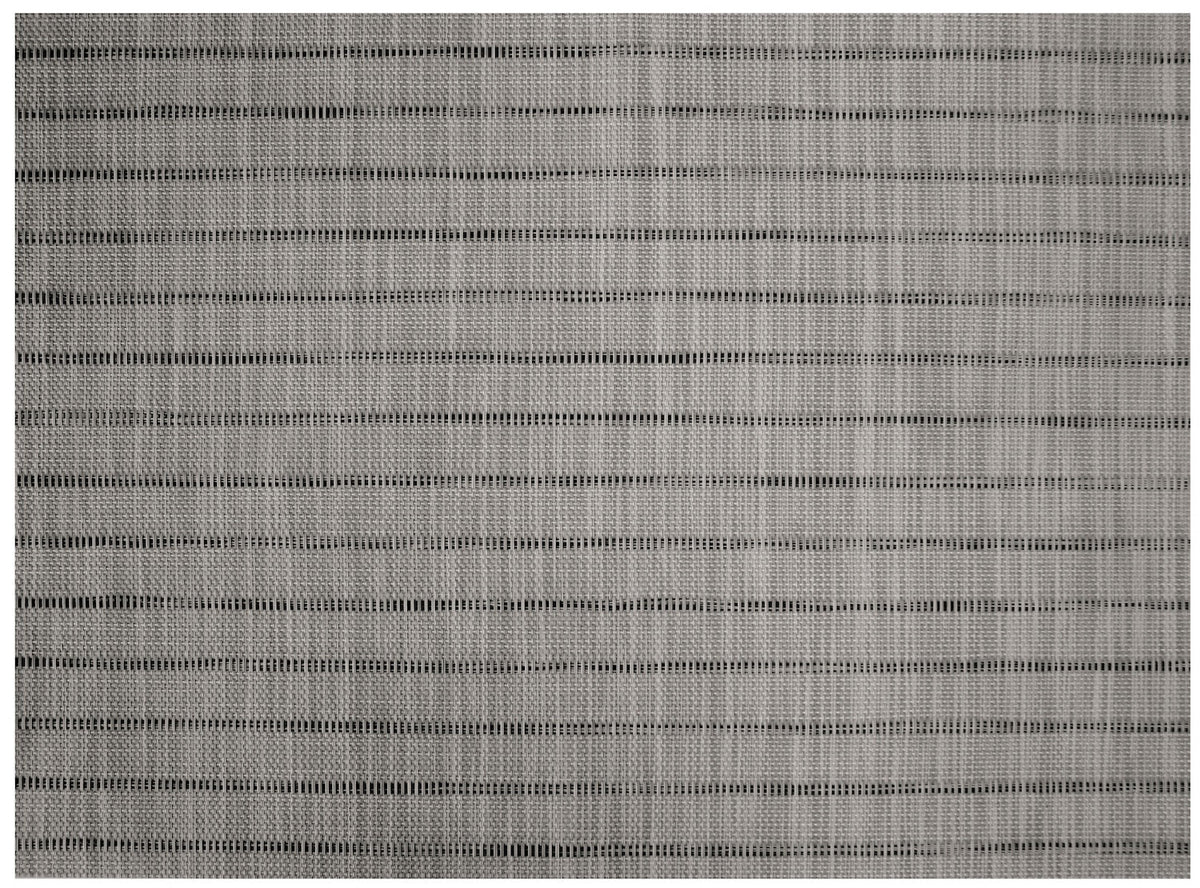 set da tavola manoka naturale, colore naturale, taglia 33 x 45. coordinato da tavola piegato con vista completa su sfondo neutro