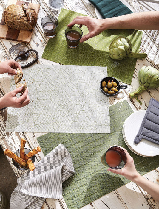 set da tavola manoka eucalipto, colore eucalipto, taglia 33 x 45. realizzato in 75% pvc 25% poliestere, unisce estetica e funzionalità per ogni pasto