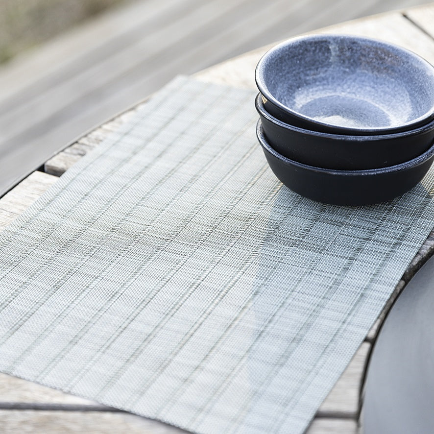 set da tavola manoka matcha, colore matcha, taglia 33 x 45. realizzato in 75% pvc 25% poliestere, unisce estetica e funzionalità per ogni pasto