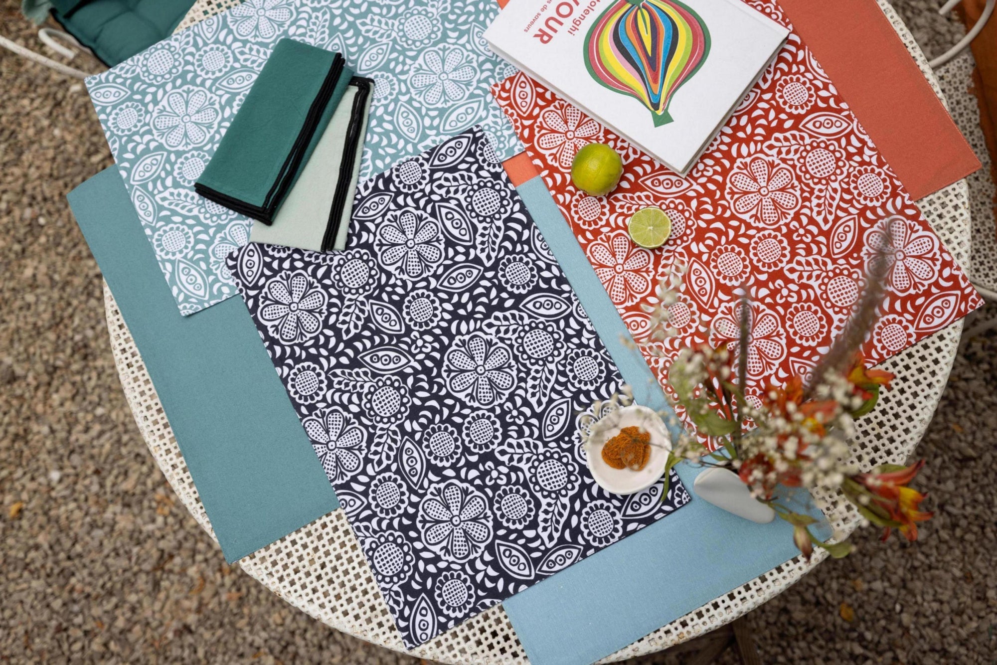 set da tavola rivestito riciclato kira rooibos, colore rooibos, taglia 33 x 48. realizzato in 80% cotone riciclato 20% poliestere, unisce estetica e funzionalità per ogni pasto