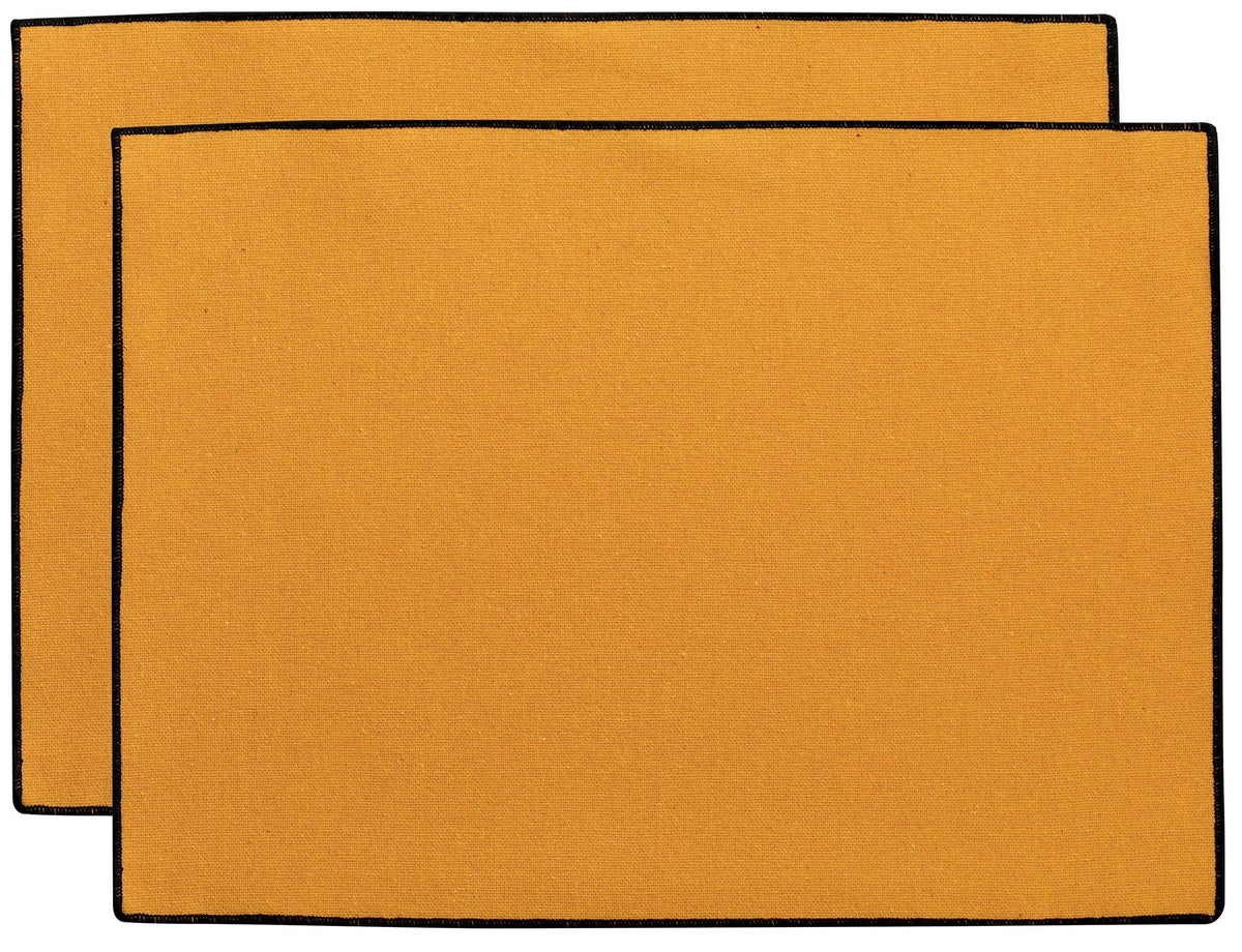 set di 2 tovagliette riciclate laora girasole, colore girasole, taglia 33 x 45. tovaglietta in tessuto naturale perfettamente disposta su tavolo in legno