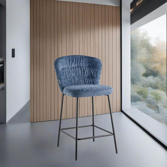 sgabello imbottito cami in tessuto teddy azzurro polvere, sgabello moderno per cucina, bar o penisola