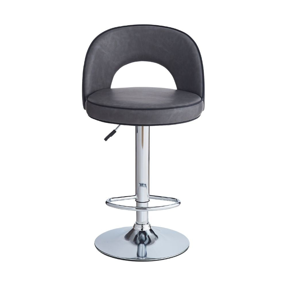 sgabello lisa con seduta in ecopelle grigio e gamba in metallo inox, vista ambientata accanto a bancone o isola