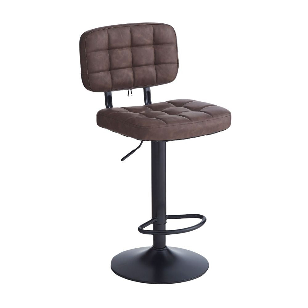 sgabello mavi con seduta e schienale in ecopelle brown e gamba in metallo nero, vista ambientata accanto a bancone o isola