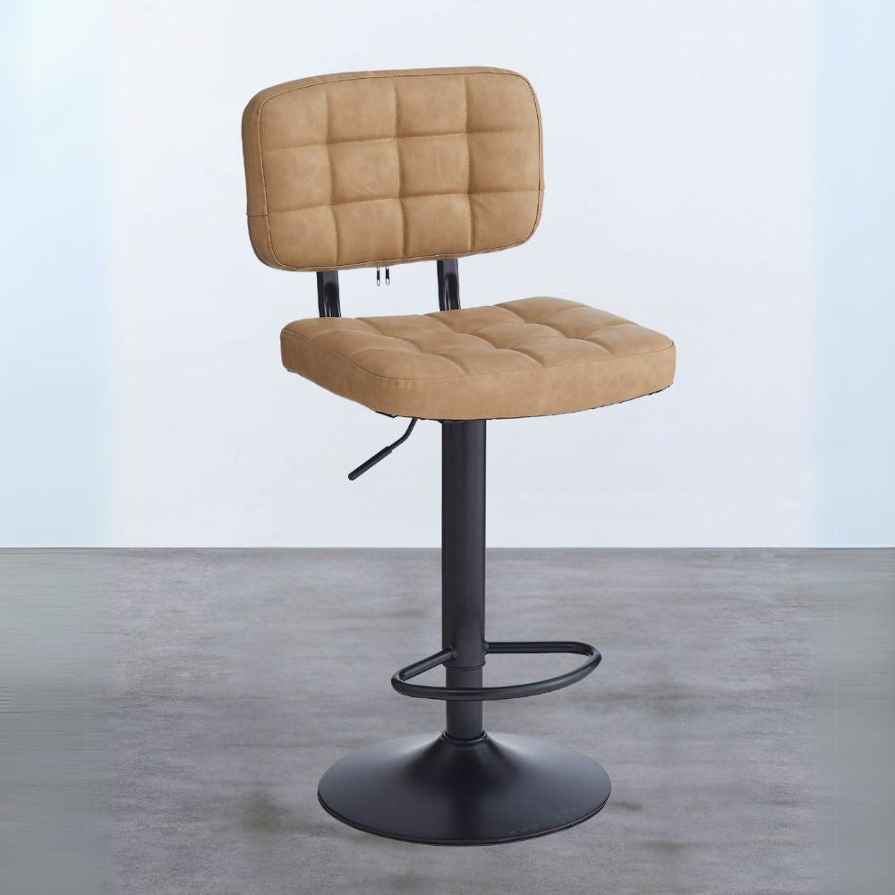 sgabello mavi con seduta e schienale in ecopelle cammello e gamba in metallo nero, sgabello moderno per cucina, bar o penisola