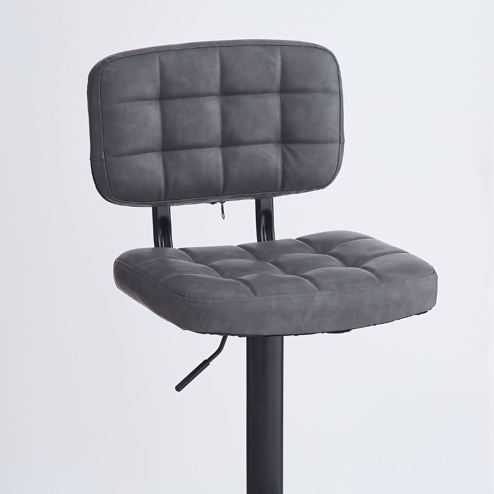 sgabello mavi con seduta e schienale in ecopelle grigio e gamba in metallo nero, design salvaspazio ideale per ambienti contemporanei