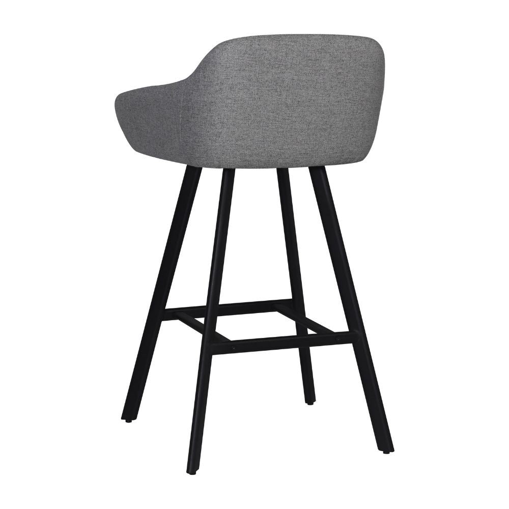 sgabello mey in tessuto nordic 16 grigio cenere con gambe in metallo nere, vista ambientata accanto a bancone o isola