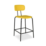 sgabello glami in pvc effetto cuoio giallo con struttura in metallo nera, vista ambientata accanto a bancone o isola