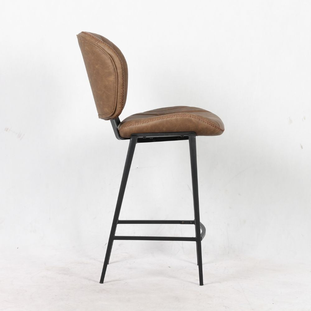 sgabello elice colore tortora vintage gambe in metallo colore nero, vista ambientata accanto a bancone o isola