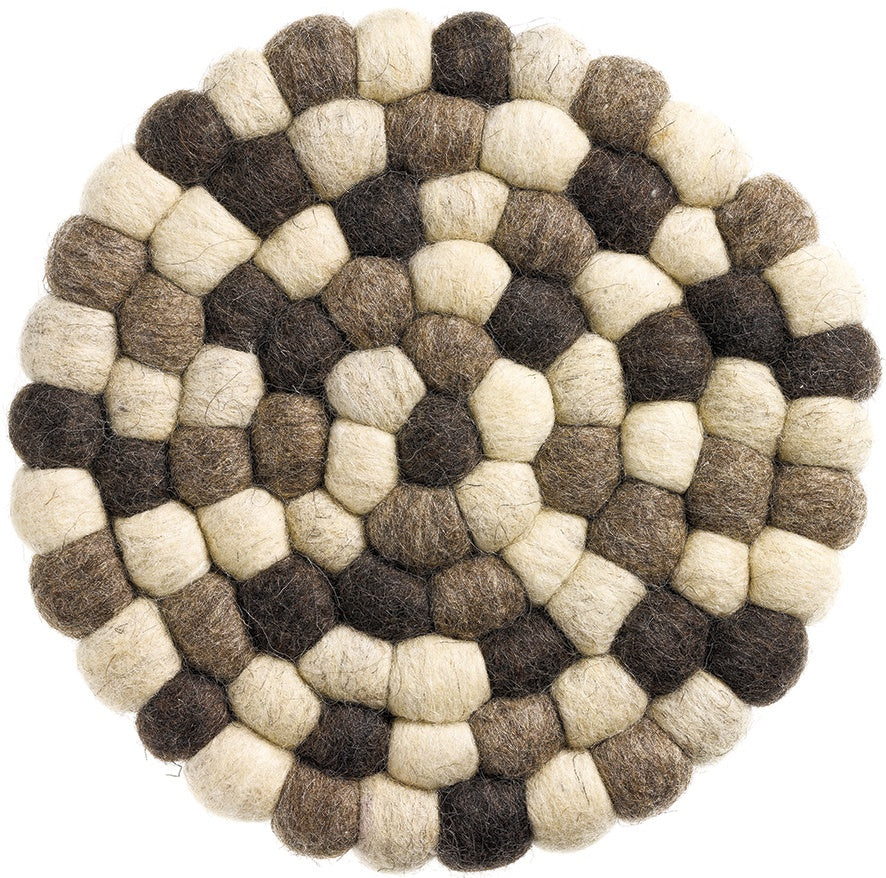 sottopentola riciclato brian marrone naturale, colore marrone naturale, taglia diamètre 20. accessorio da cucina mostrato in dettaglio su sfondo neutro